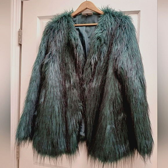As new. Green & black long shaggy jacket 1 front clasp closure, lined - Picture 3 of 12